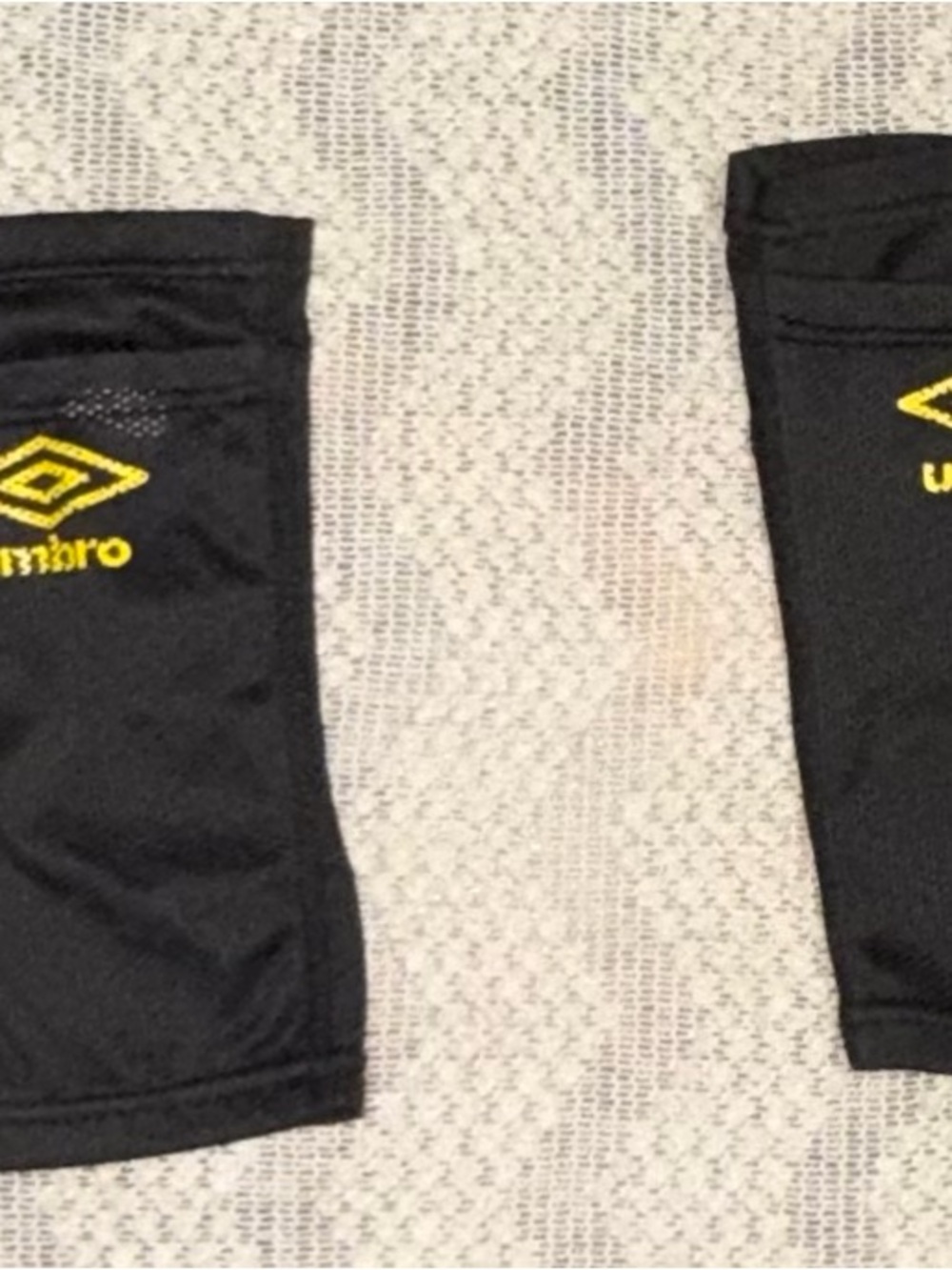 Umbro Soccer Shin Guard Sleeves Covers Black Yellow Logo Pair Approx 9”